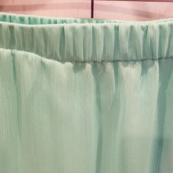 EXPRESS Brand XSTP Mint Green Chiffon Slittd Skirt - Picture 2 of 8